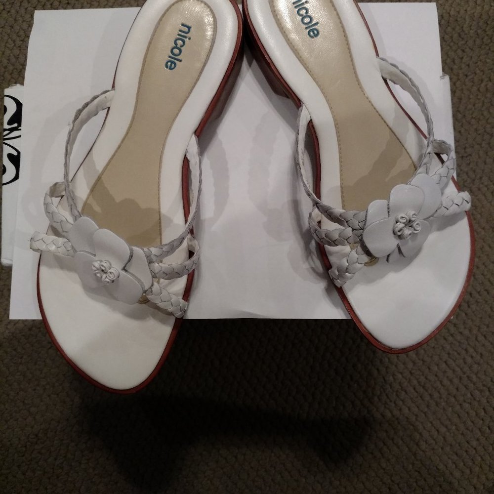 White Daisy Sandals  Size 8.5